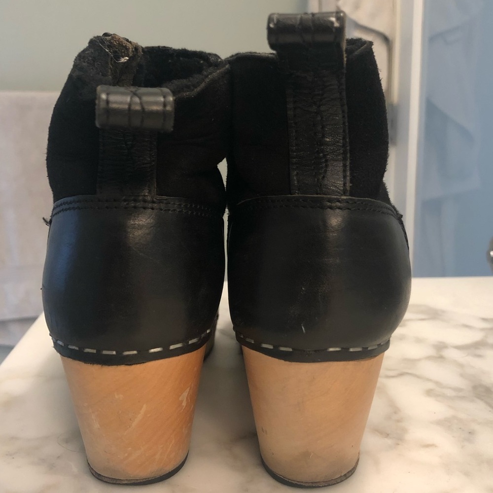 Black Sherpa lined Swedish Hasbeens. So cute!!